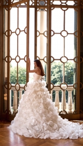 Robe de mariée princesse avec grosses fleurs en organza Marseille