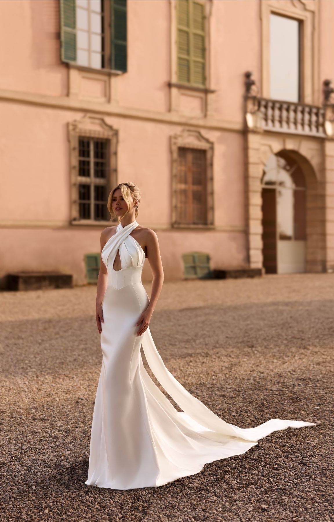 Robe de mariée sirène en satin mikado modèle CHEVAL de la styliste Anna Sposa à Marseille