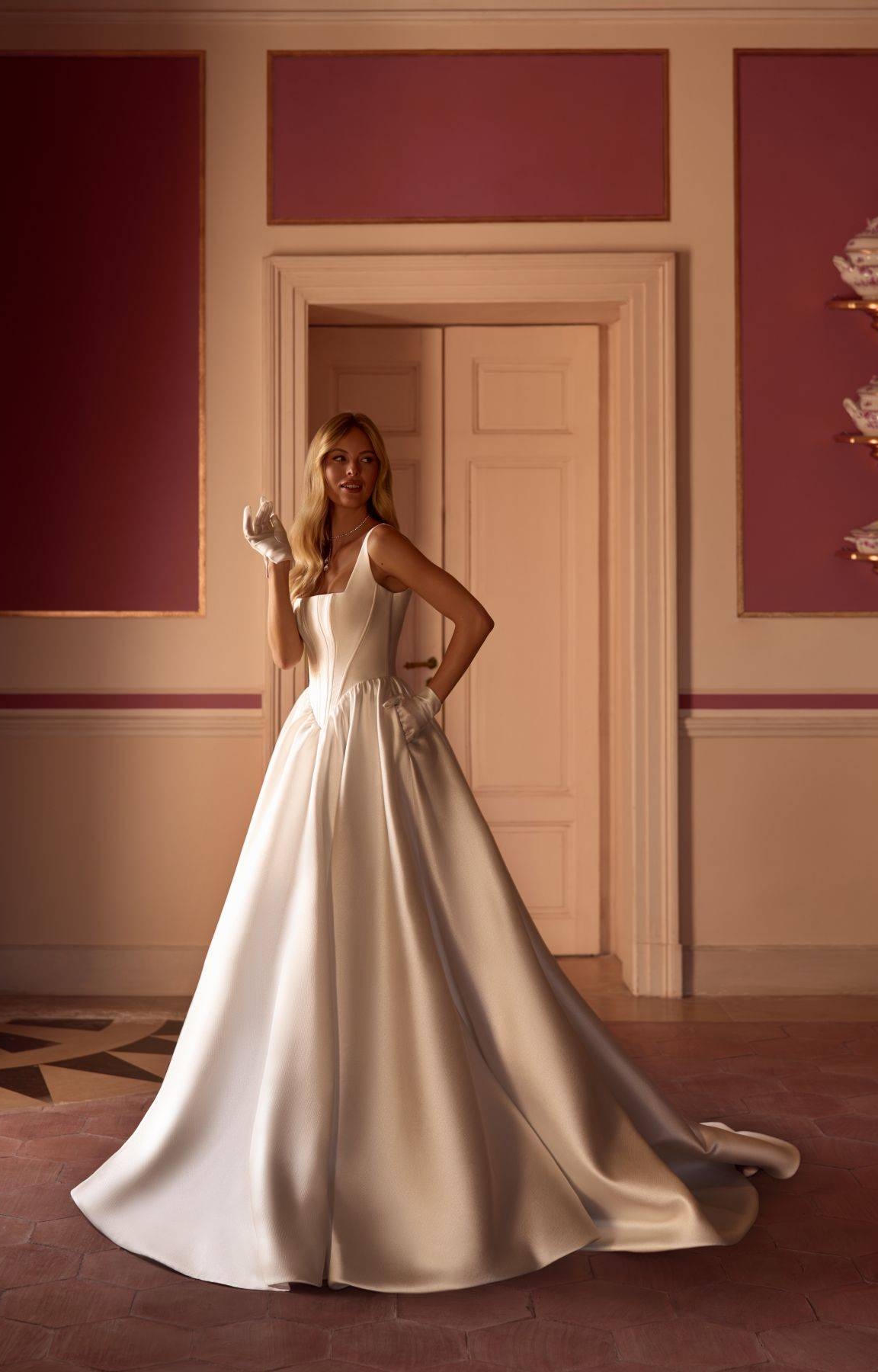 Robe de mariée princesse en satin mikado modèle BRANDEIS de la styliste Anna Sposa à Marseille