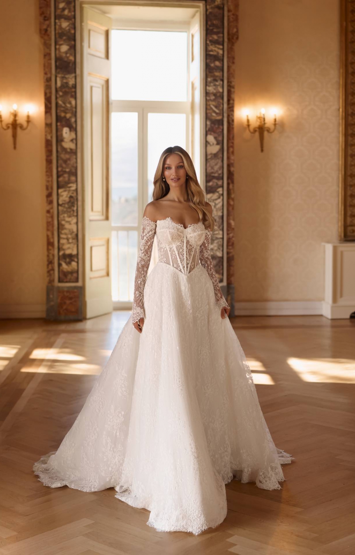 Robe de marié trapèze ADJARIA, bustier en dentelle et perles