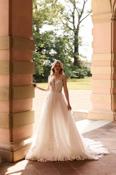 Robe de mari&eacute;e trap&egrave;ze en tulle mod&egrave;le DESSOL de la styliste ukrainienne Anna Sposa &agrave; Marseille