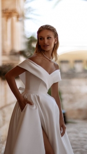 Robe de mariée princesse en satin mikado avec décolleté bateau Marseille