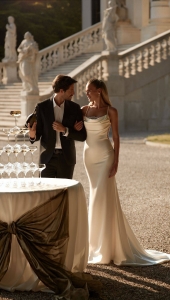 Robe de mariée sirène en satin modèle SITORU de la styliste Anna Sposa à Marseille