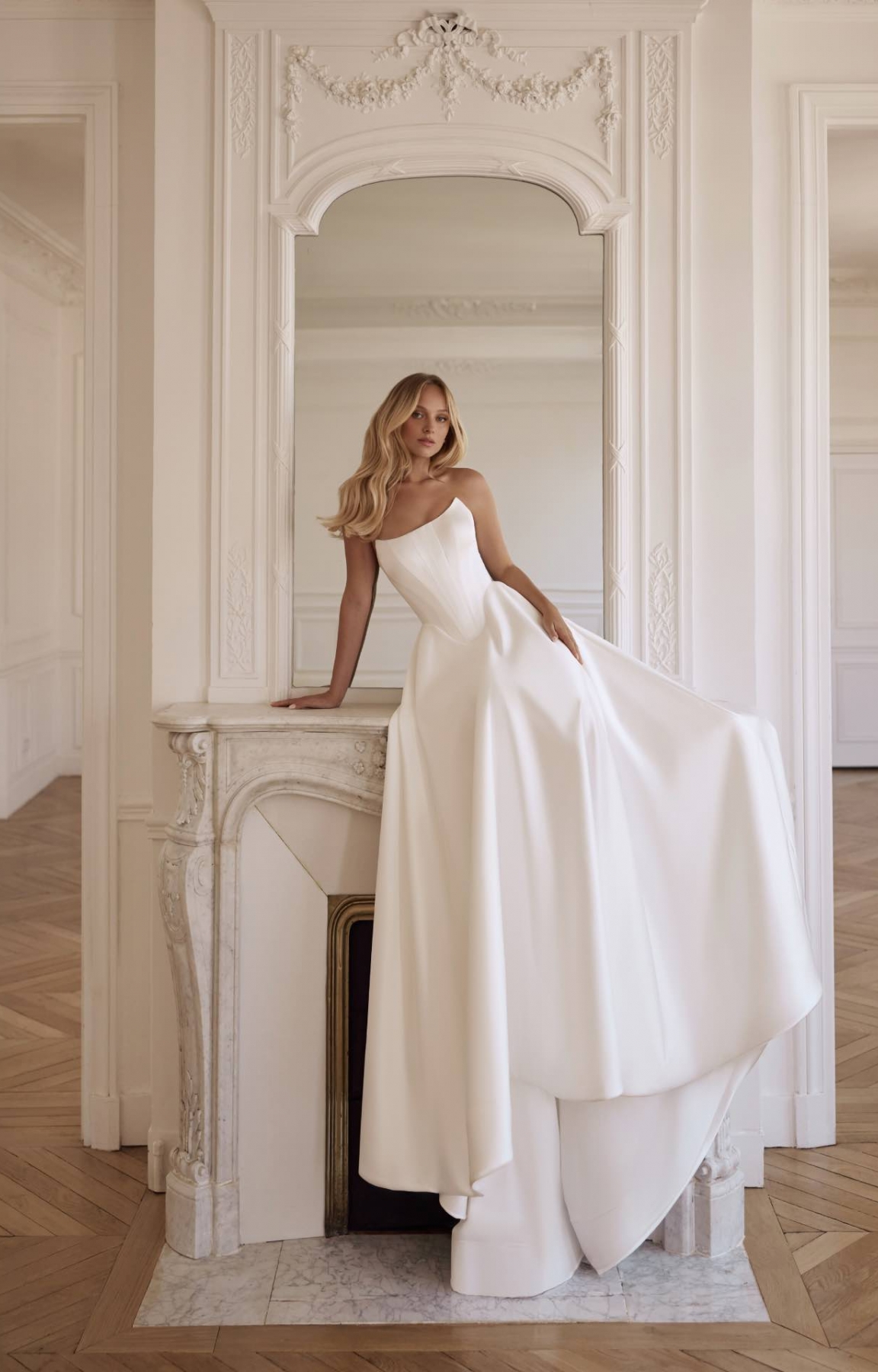 Robe de mariée princesse POZERI, à Marseille,  avec corset structuré et satin élégant