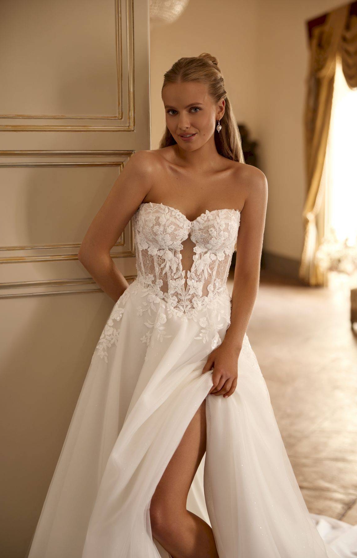 Robe de mariée petite princesse en tulle fluide à Marseille vieux port satin haute couture Marseille