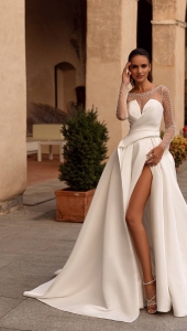 Robe de mariée petite princesse en satin mikado décolleté V Marseille