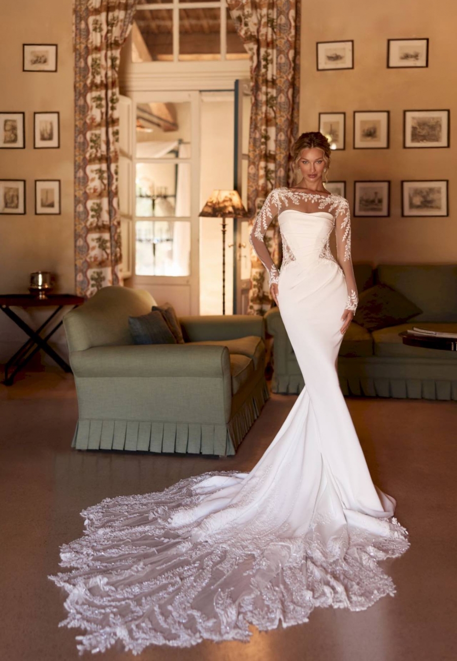 Robe de mari&eacute;e sir&egrave;ne POISE, en bustier &agrave; dentelle 