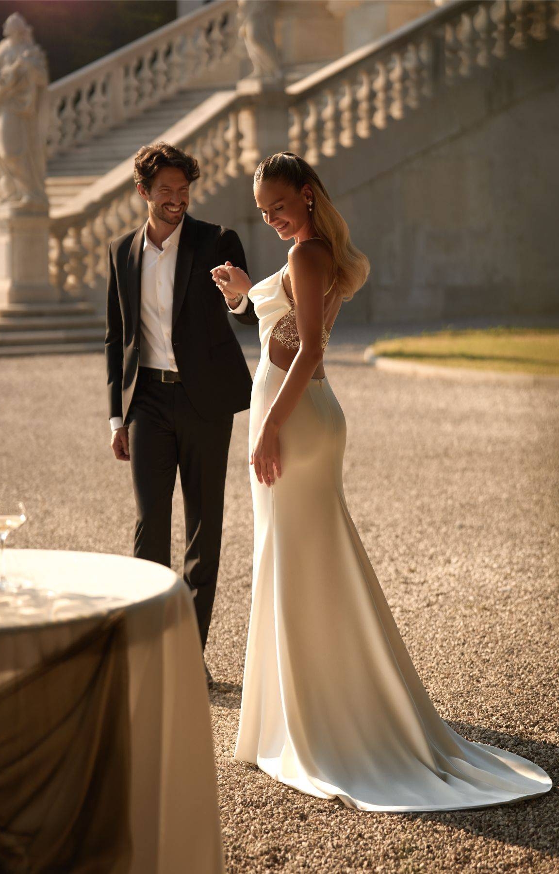 Robe de mariée sirène en satin avec longue traîne Marseille