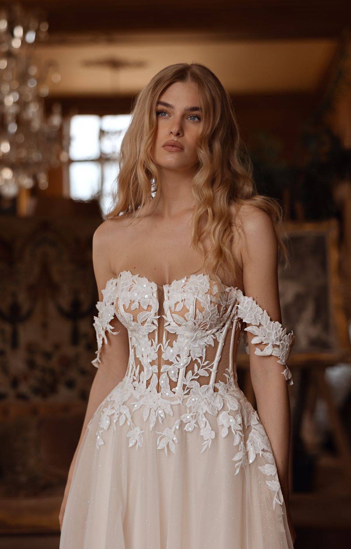 Robe de mariée trapèze en tulle avec dentelle brillante Marseille