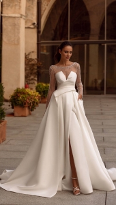 Robe de mariée trapèze en satin mikado modèle ARMENTHA de la styliste Anna Sposa à Marseille. 