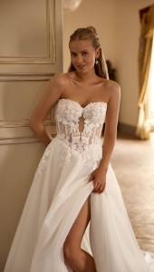 Robe de mariée petite princesse en tulle fluide à Marseille vieux port satin haute couture Marseille