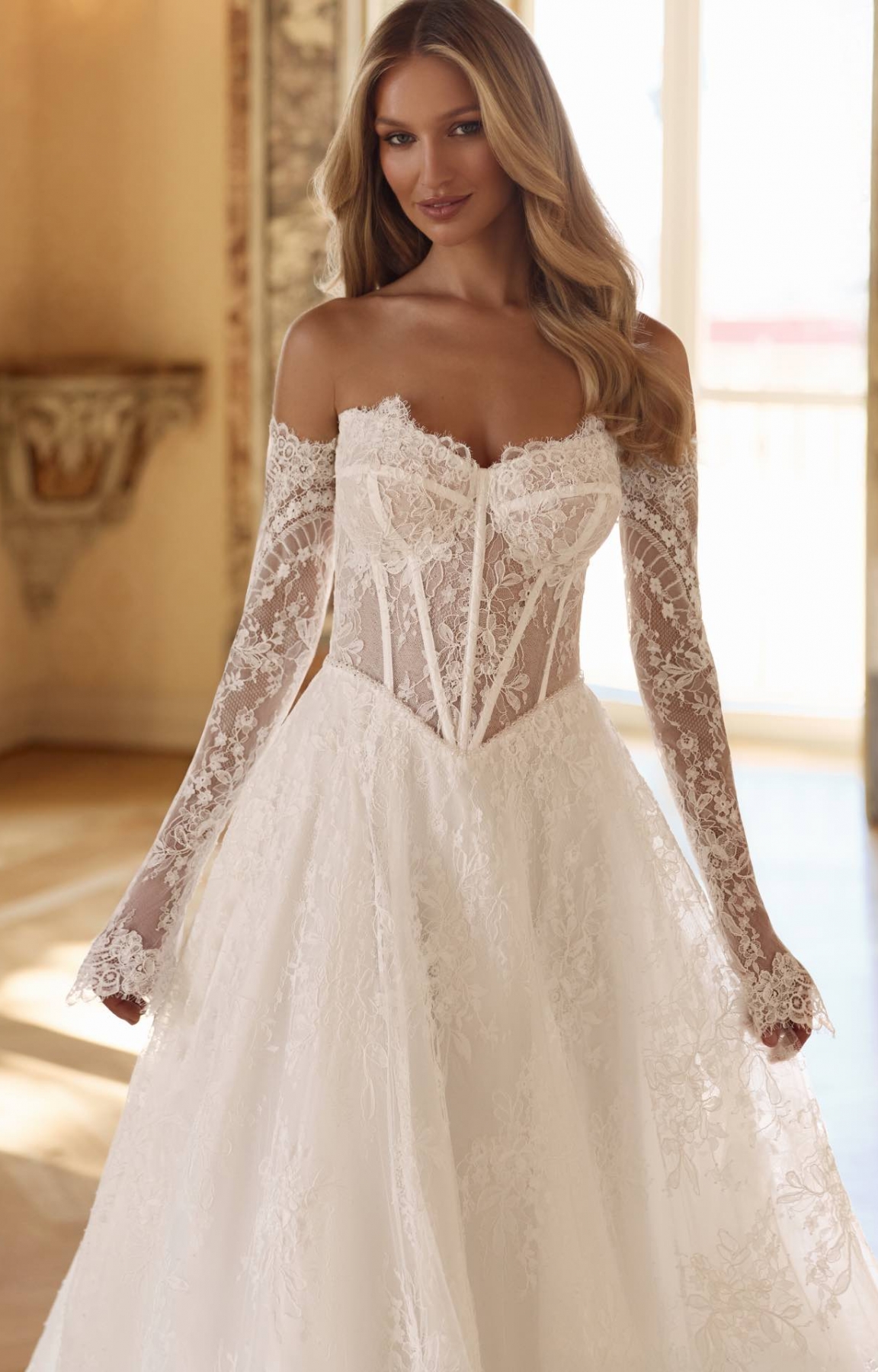 Robe de marié trapèze ADJARIA, bustier en dentelle et perles