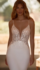 Robe de mariée sirène en crêpe et dentelle modèle INEZH de la couturière Anna Sposa à Marseille