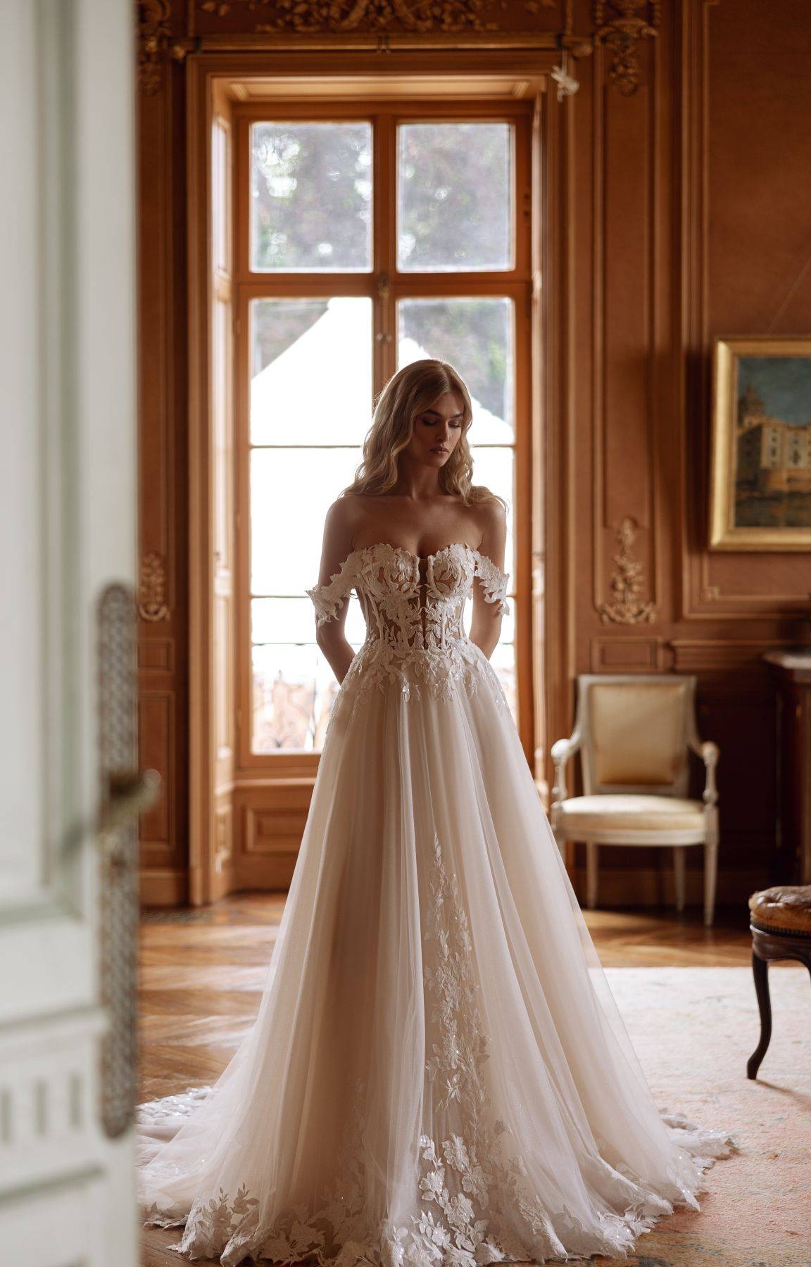 Robe de mariée trapèze bustier avec manchons modèle BRYAXIS de la styliste Anna Sposa à Marseille