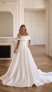 Robe de mariée princesse POZERI, à Marseille,  avec corset structuré et satin élégant
