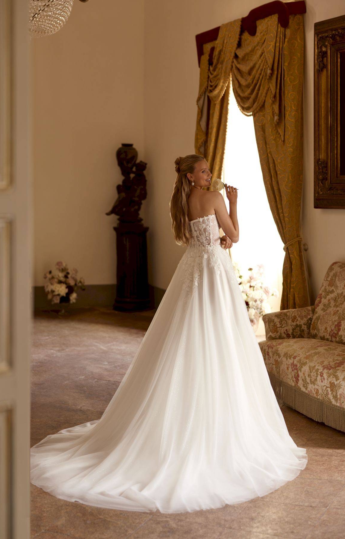 Robe de mariée bustier sexy chic à Marseille près d'Aubagne