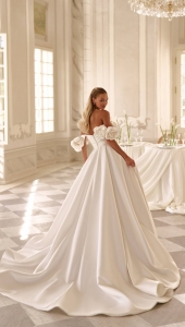 Robe de mariée princesse en satin mikado avec longue traîne Marseille