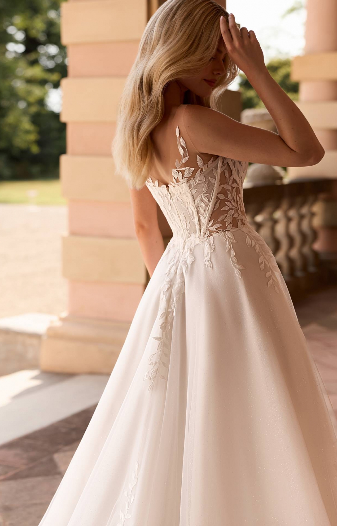 Robe de mariée trapèze avec décolleté V plongeant Marseille