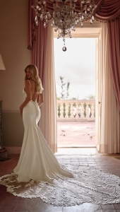 Robe de mariée sirène avec traîne cathédrale Marseille