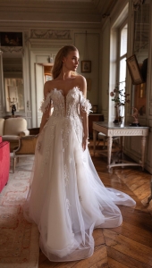 Robe de mariée petite princesse en tulle modèle YUDON de la styliste Anna Sposa à Marseille