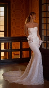 Robe de mariée sirène en dentelle modèle FERIGE de la styliste Anna Sposa à Marseille