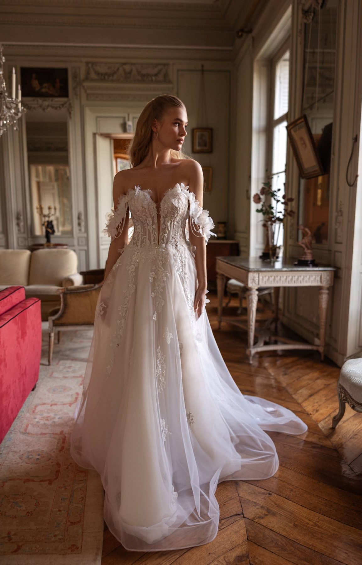 Robe de mariée petite princesse en tulle modèle YUDON de la styliste Anna Sposa à Marseille