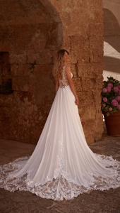 Robe de mariée trapèze en mousseline avec longue traîne en dentelle Marseille