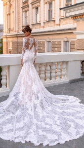 Robe de mariée entièrement en dentelle à Marseille 